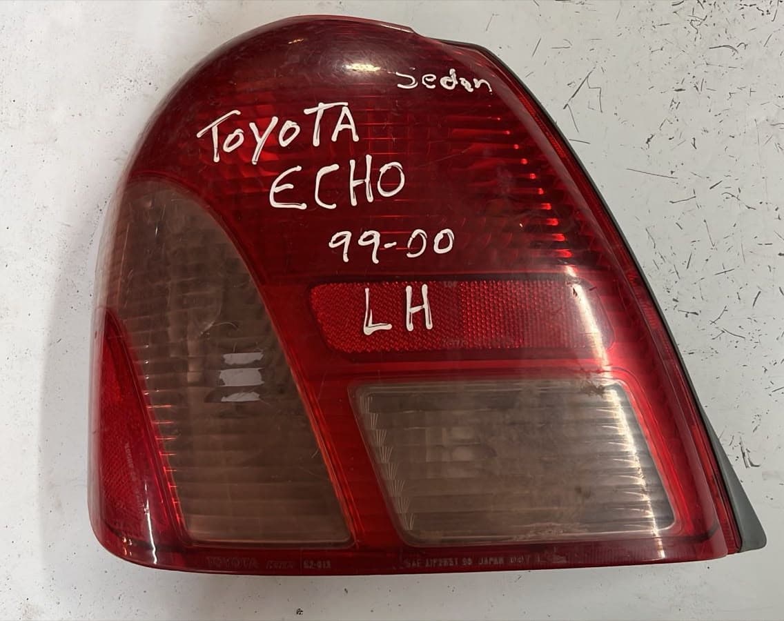 Foco trasero izquierdo Toyota Echo
