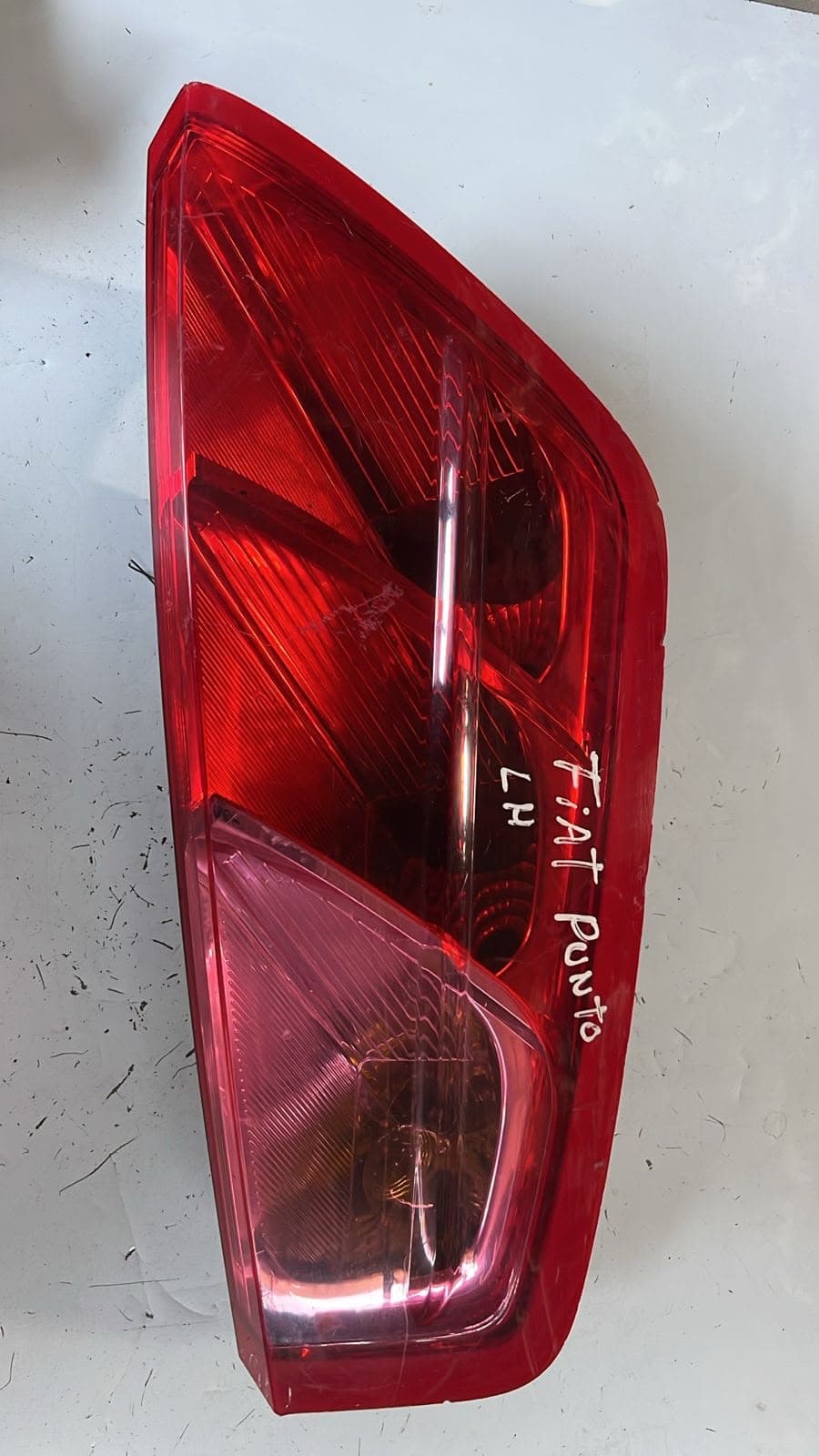 Foco trasero izquierdo Fiat punto