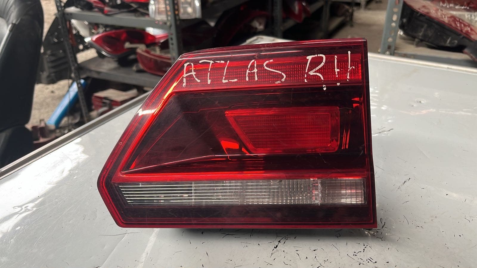 Foco de portalón derecho Volkswagen atlas