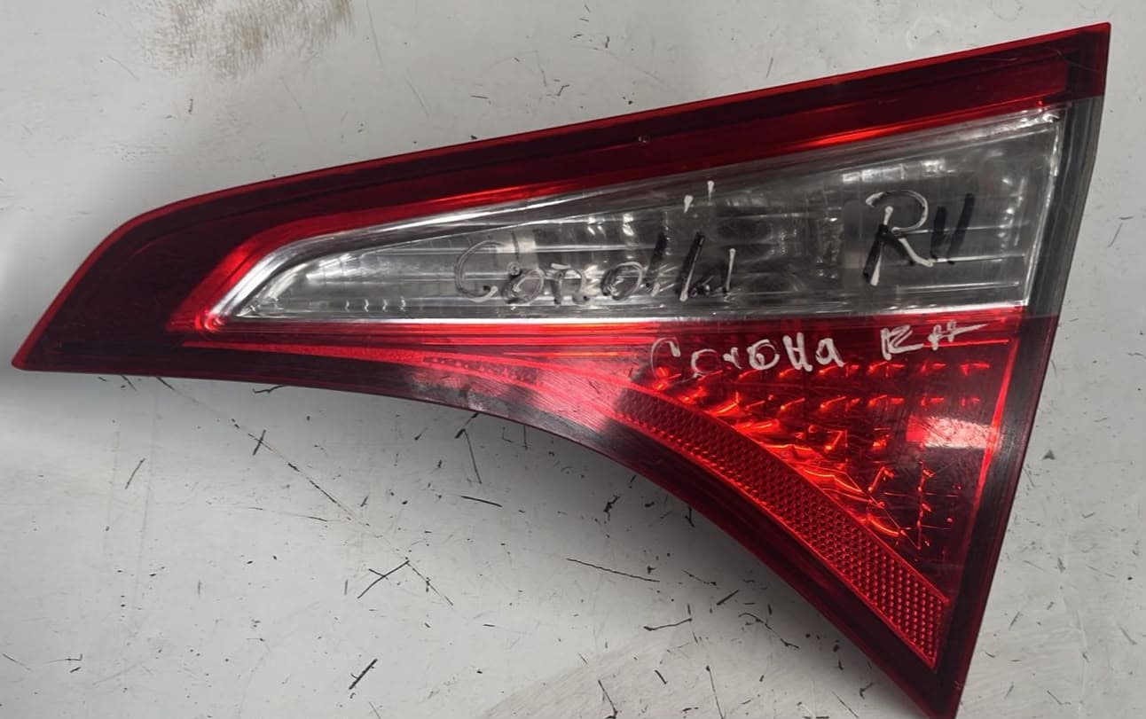 Foco trasero izquierdo Toyota Corolla