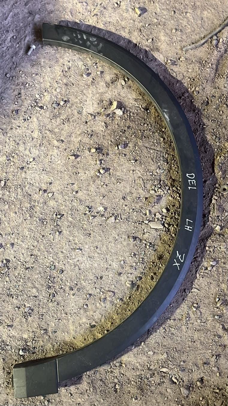 Moldura delantera izquierda MgZx