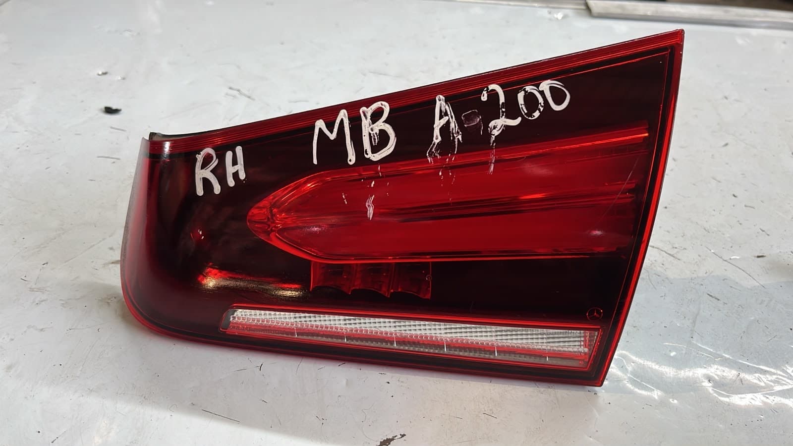 Foco trasero derecho Mercedes Benz a200