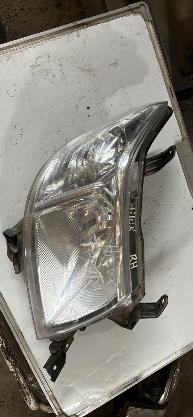 Óptico derecho Toyota Hilux