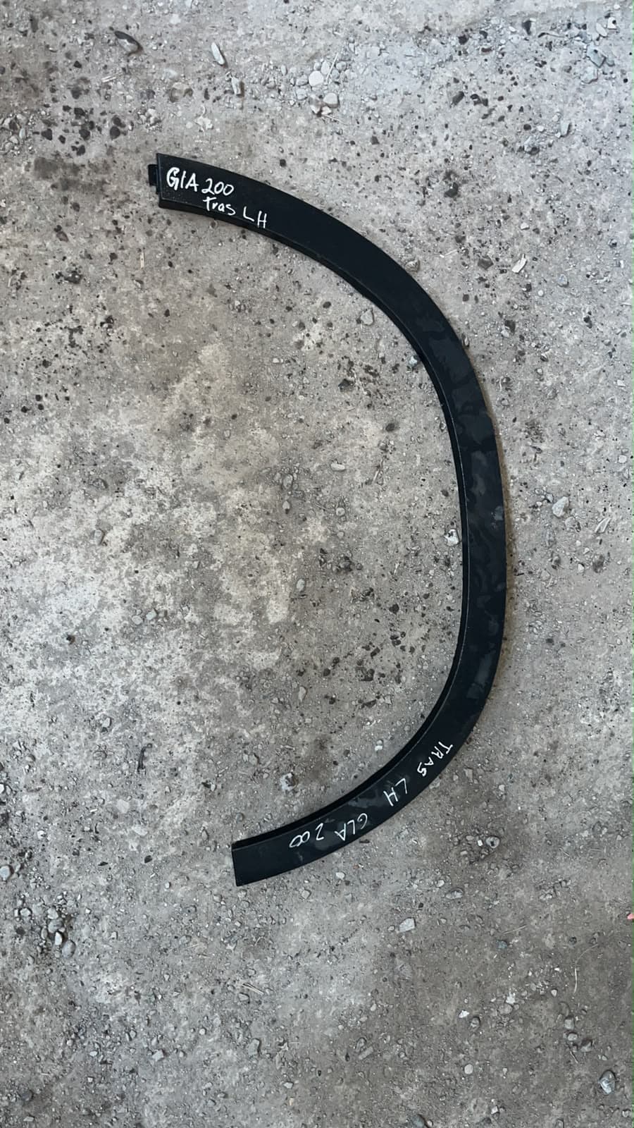 Moldura trasera izquierda Mercedes Benz gla200