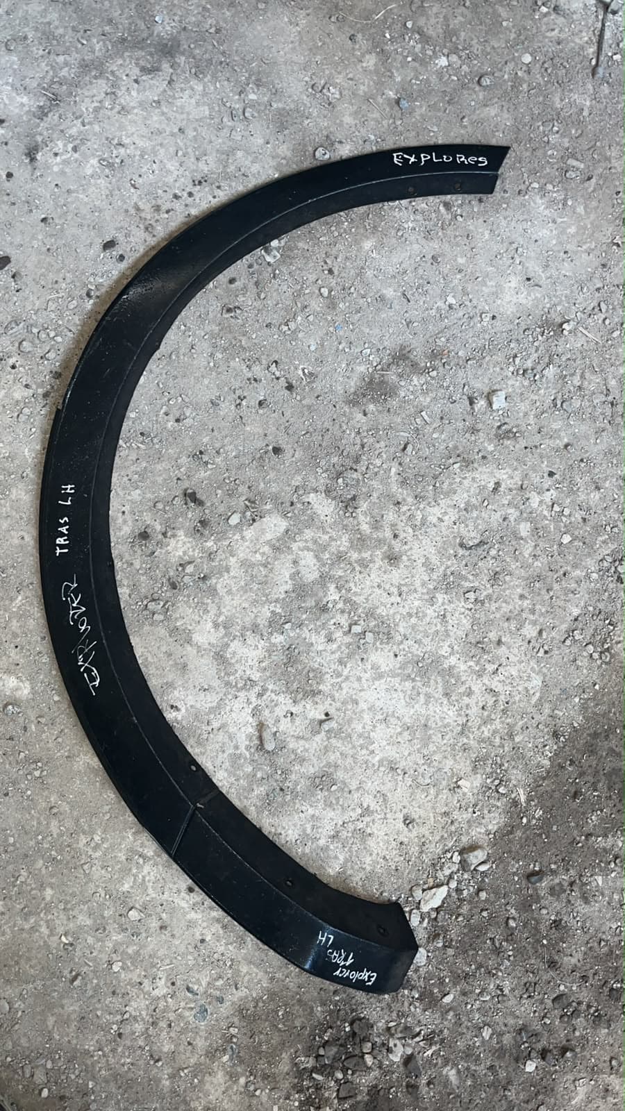 Moldura trasera izquierda Ford Explorer