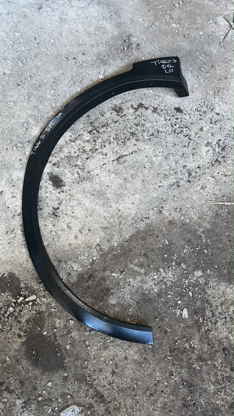 Moldura delantera izquierda chery Tiggo 3