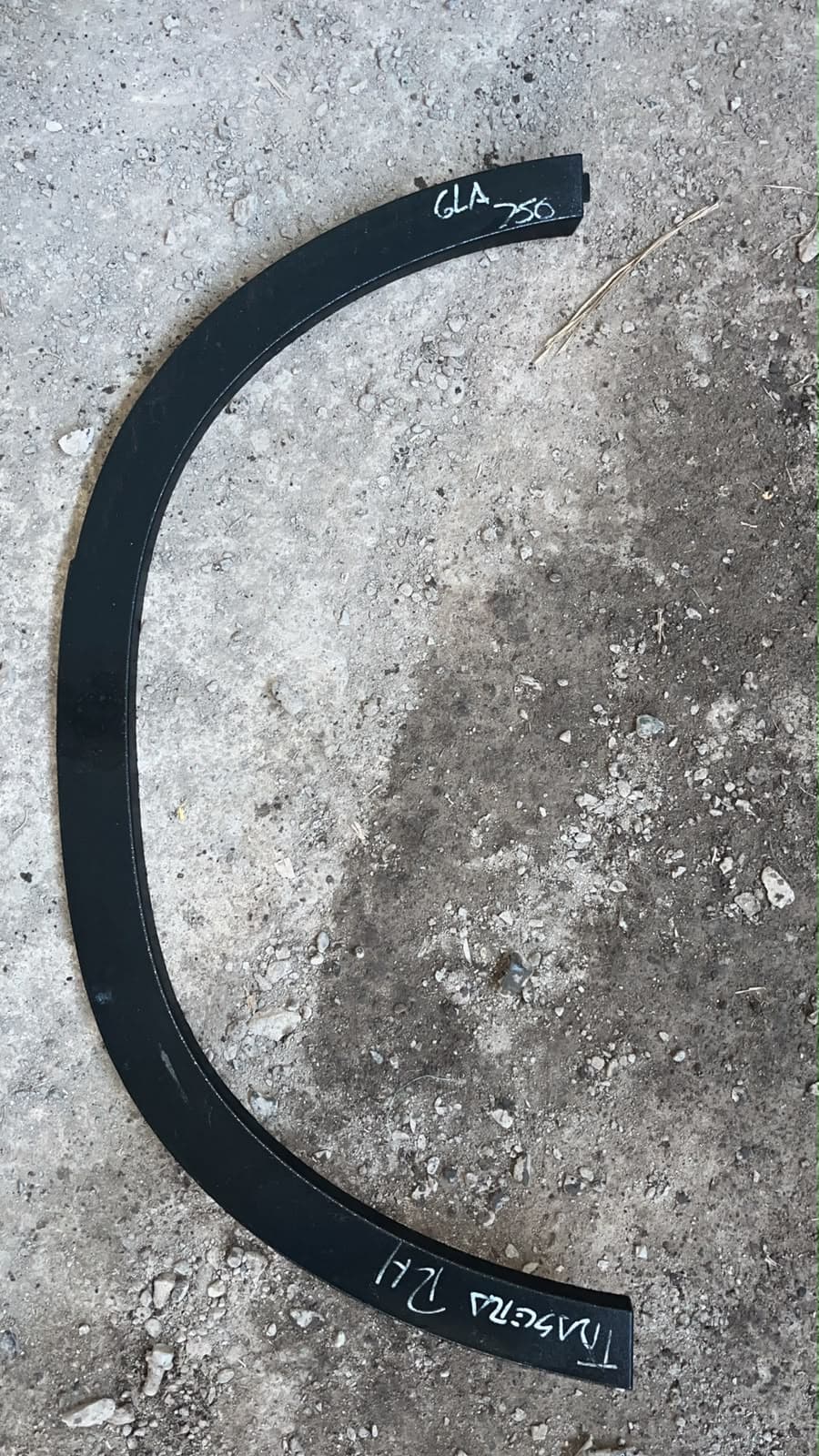 Moldura trasera derecha mercedes Benz Gla250