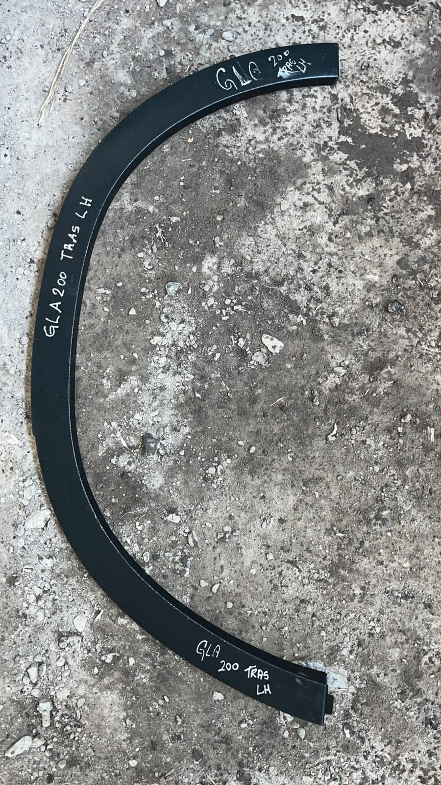 Moldura trasera izquierda Mercedes Benz Gla200