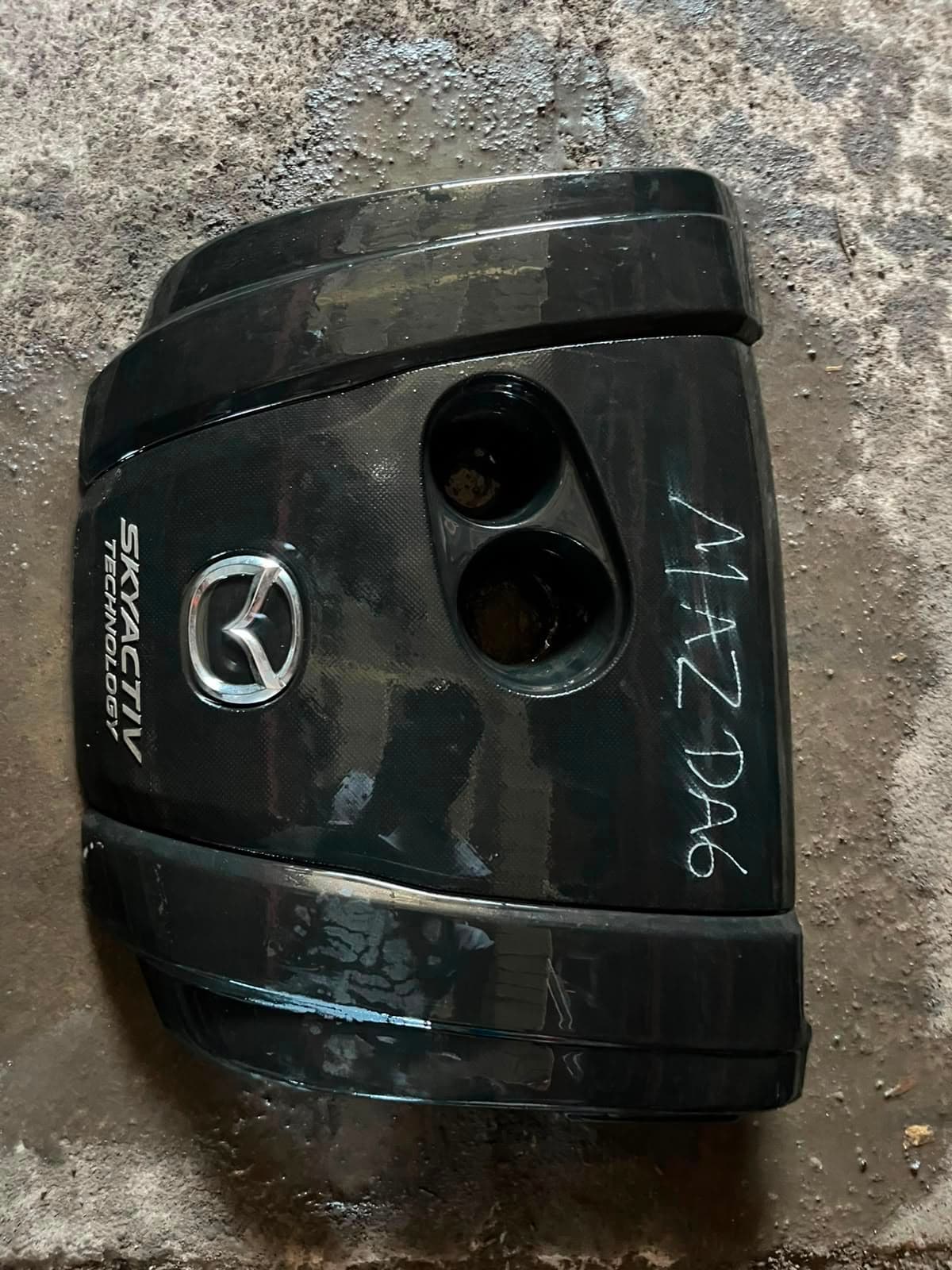 Tapa de motor Mazda 6