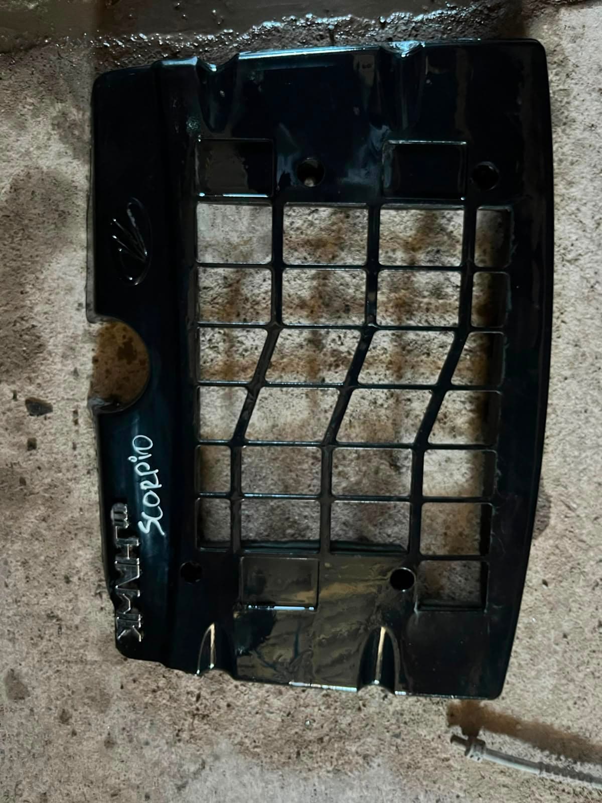Tapa de motor Mahindra Scorpio