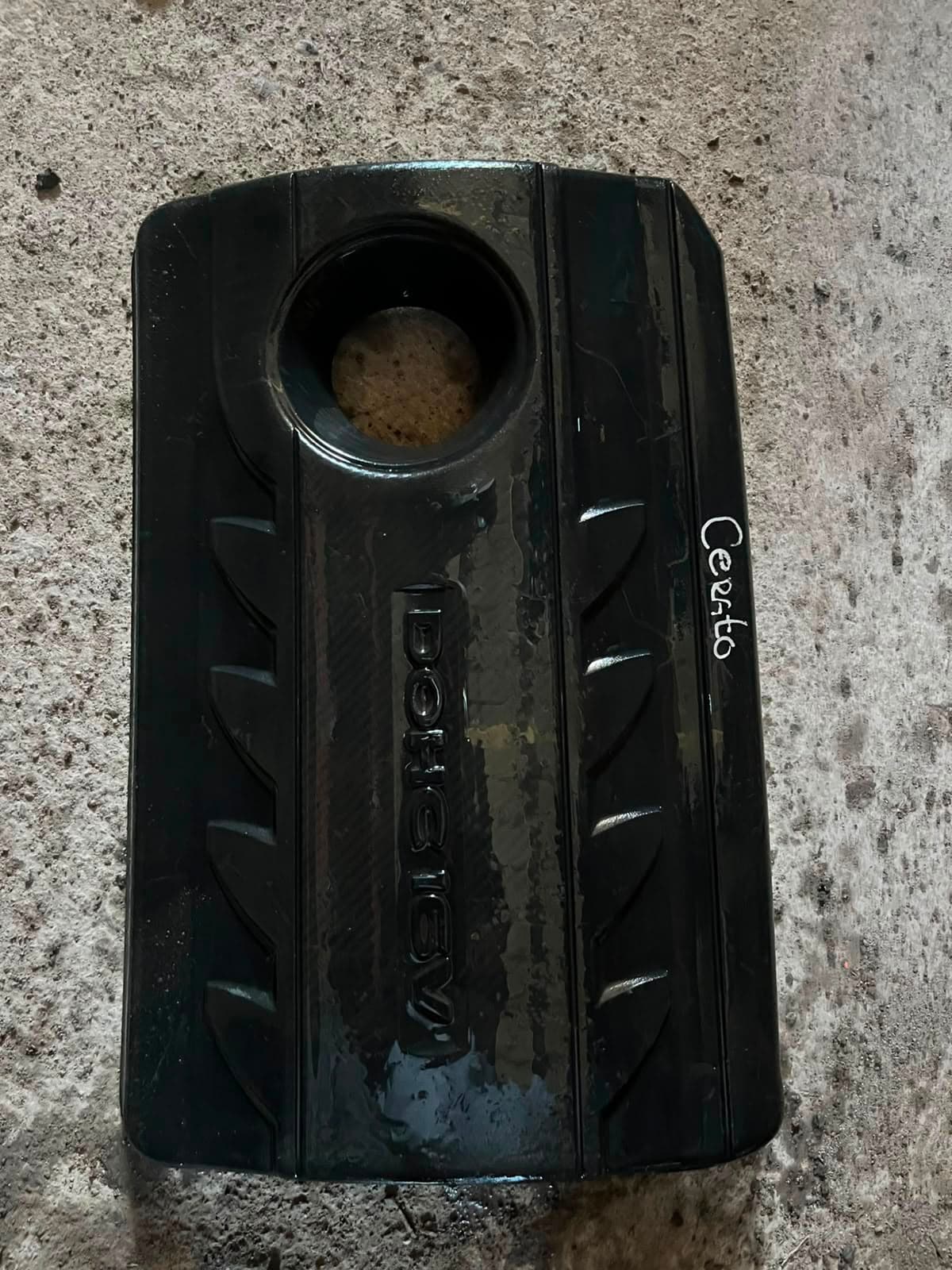 Tapa de motor kia Cerato