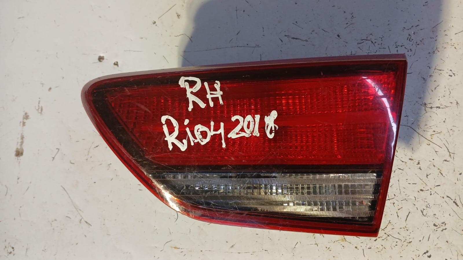 Foco de maleta derecho kia rio