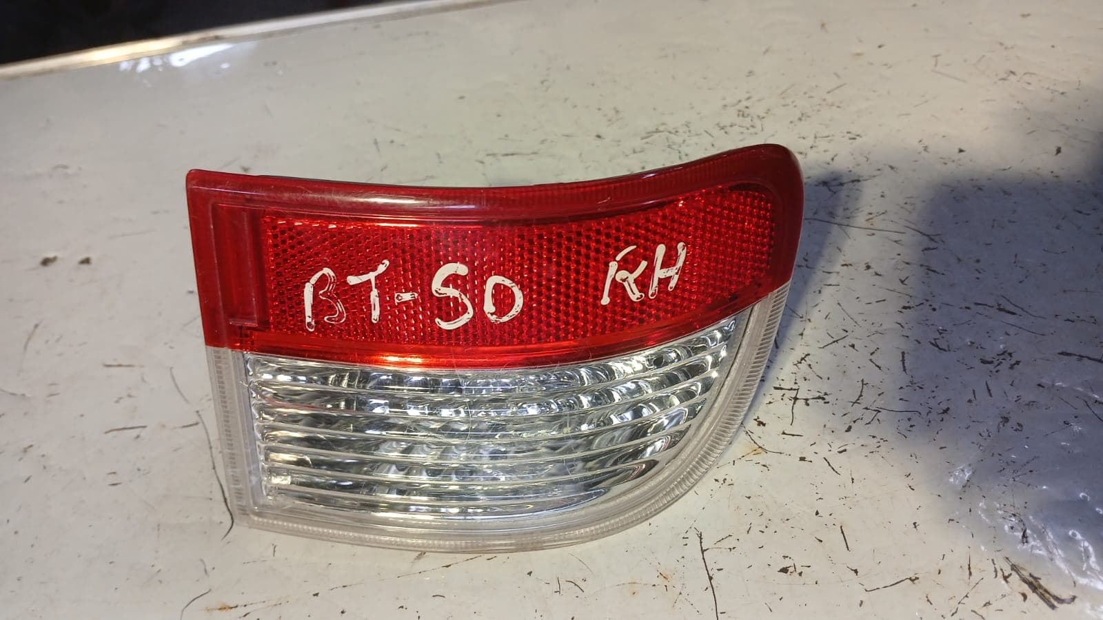 Foco trasero derecho de parachoque mazda BT-50
