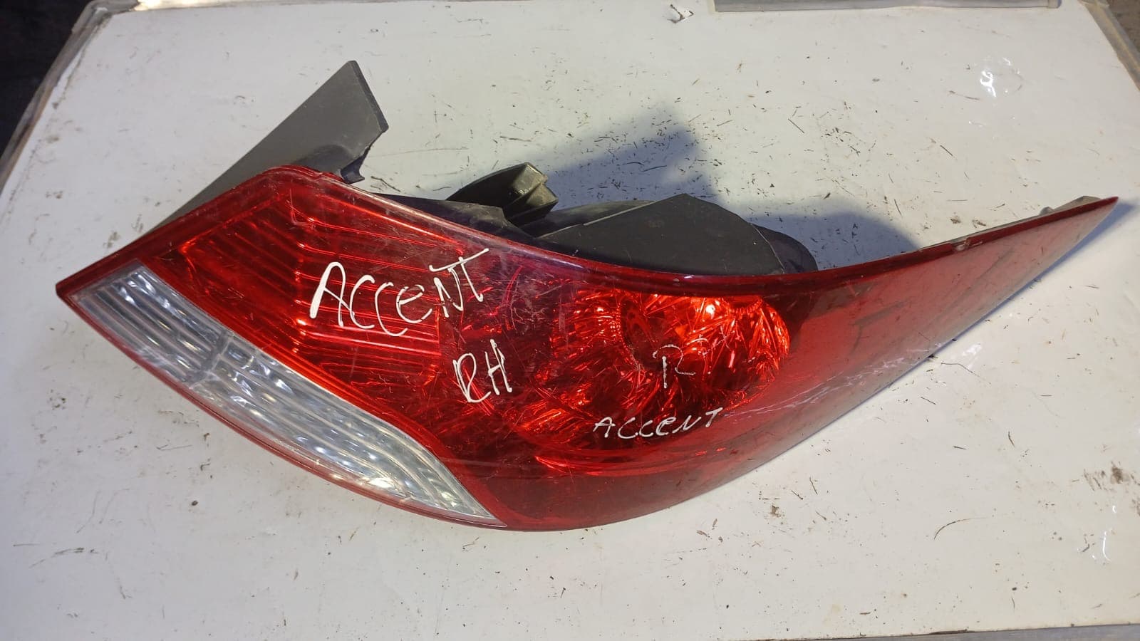 Foco trasero derecho hyundai accent