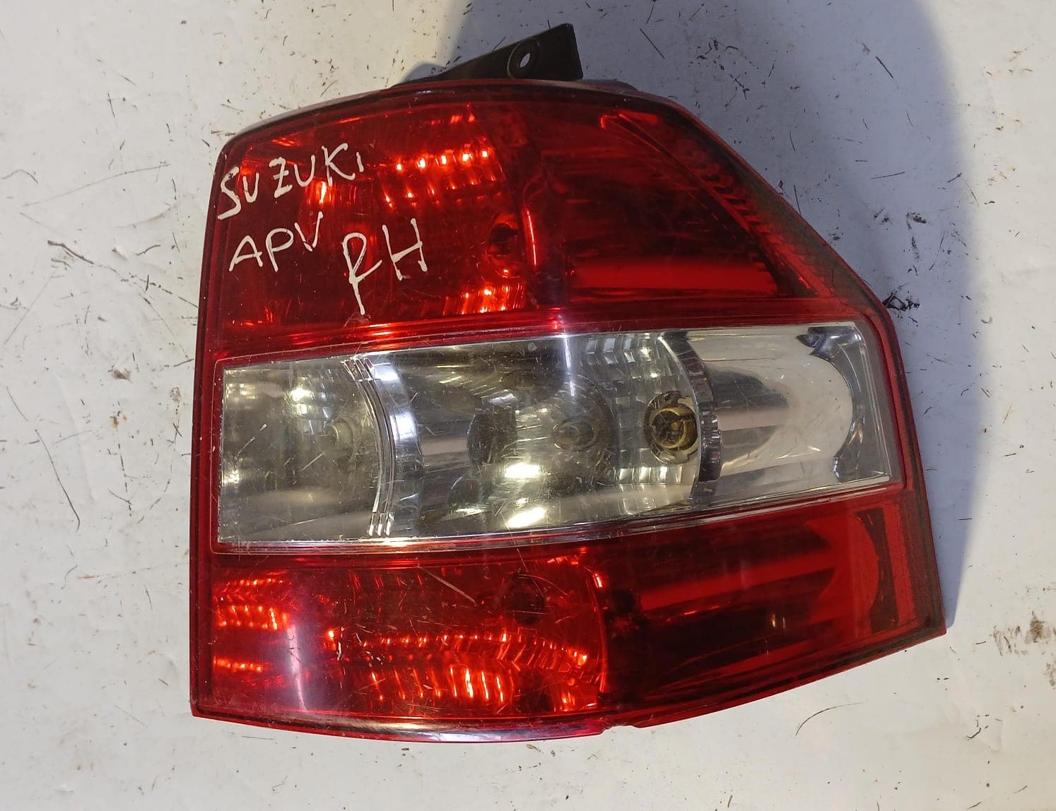 Foco trasero derecho suzuki apv