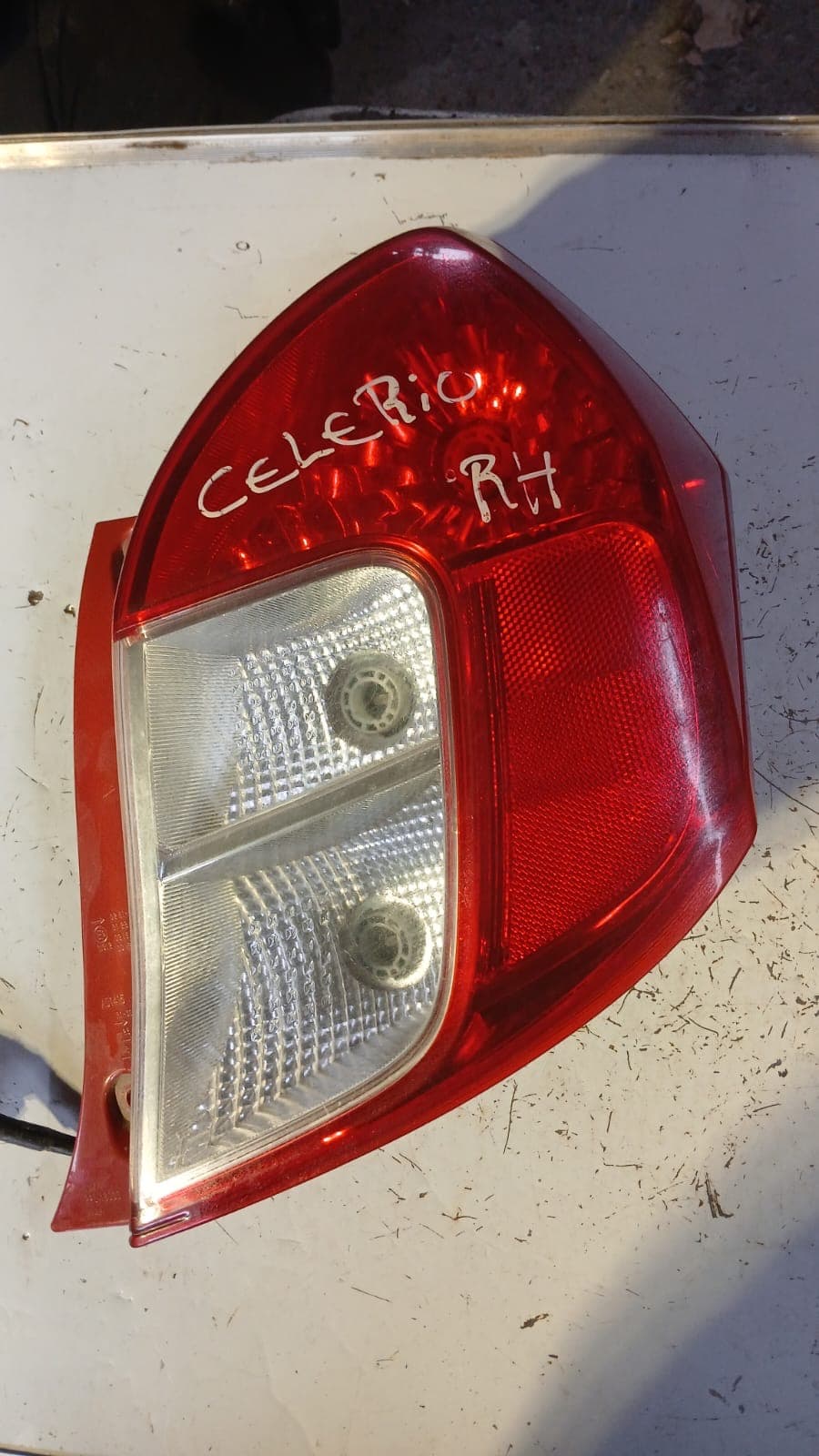 Foco trasero derecho suzuki celerio