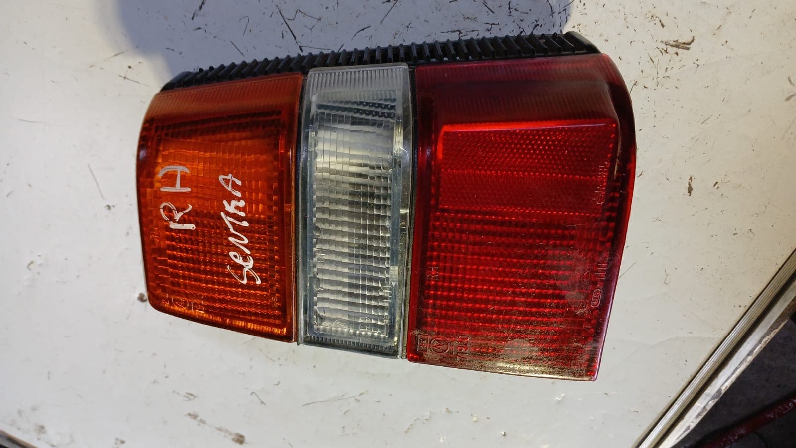 Foco trasero derecho nissan sentra