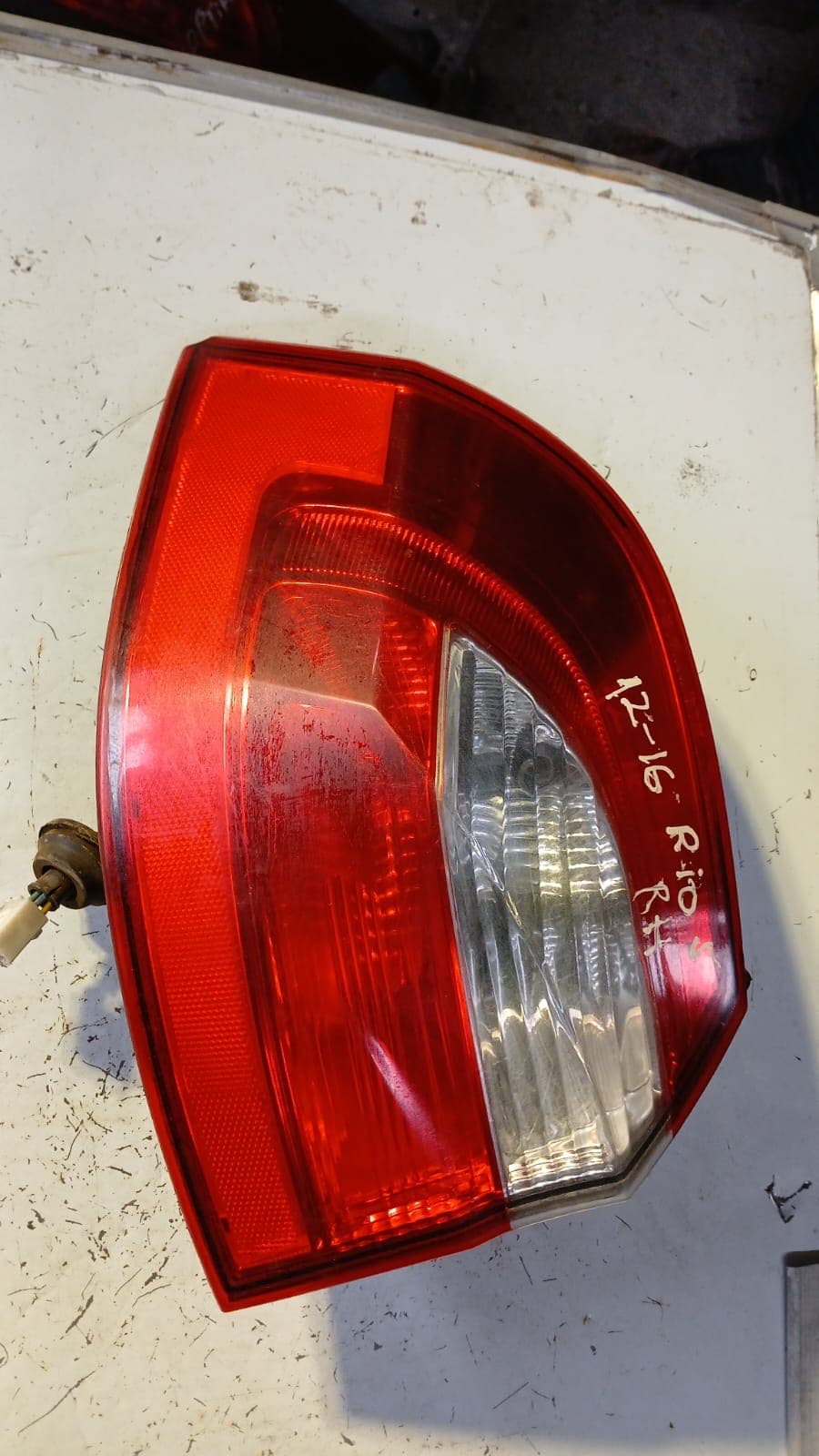 Foco trasero derecho kia rio 5
