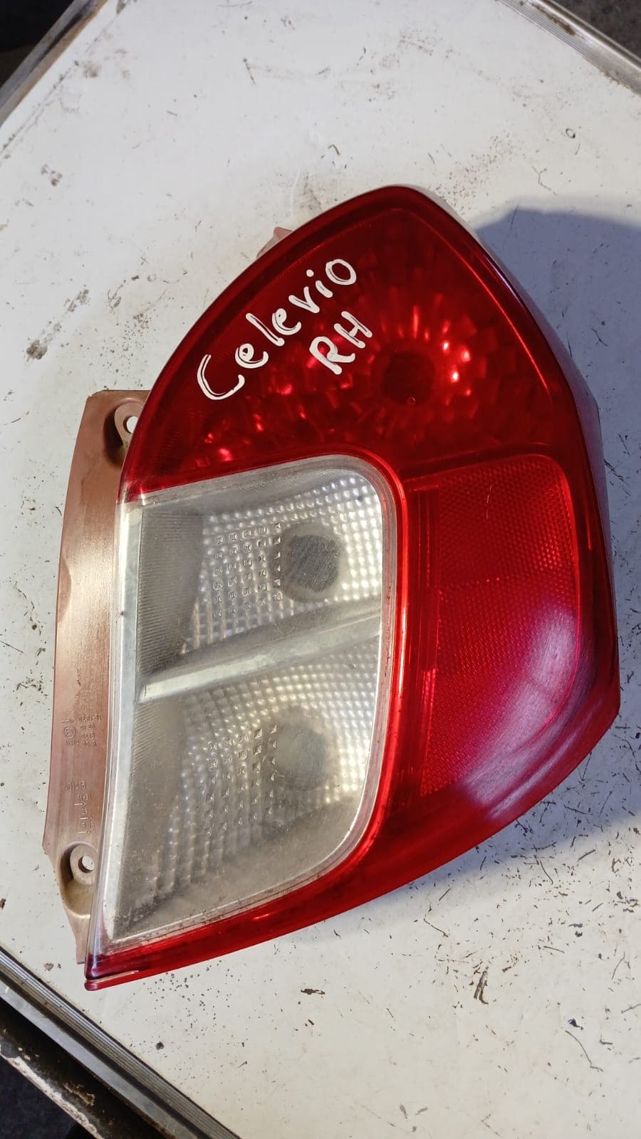 Foco trasero derecho suzuki celerio