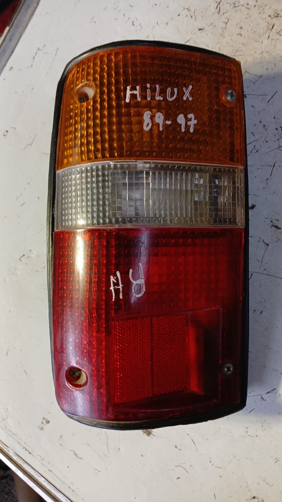 Foco trasero derecho toyota hilux