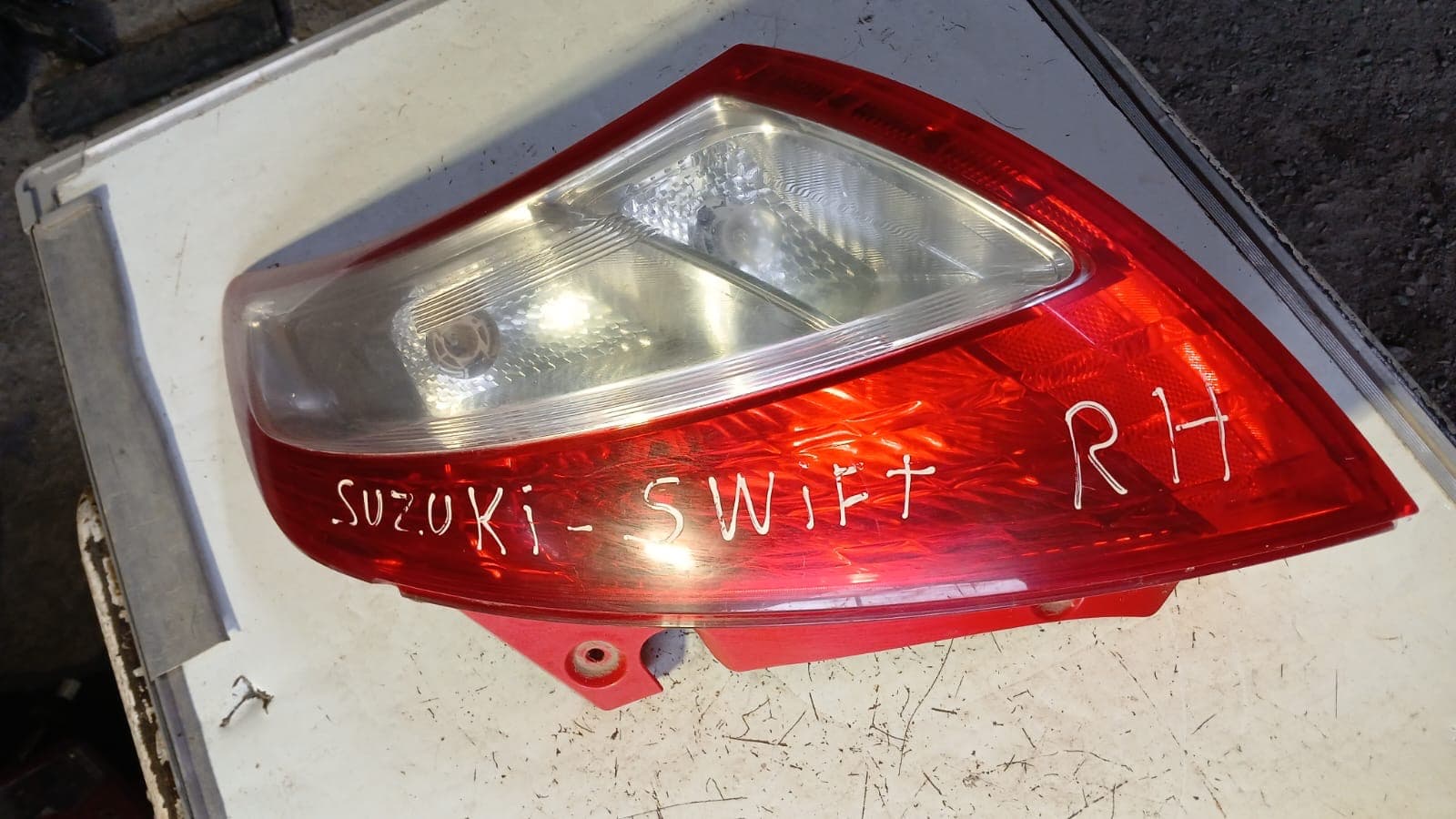 Foco trasero derecho suzuki Swift