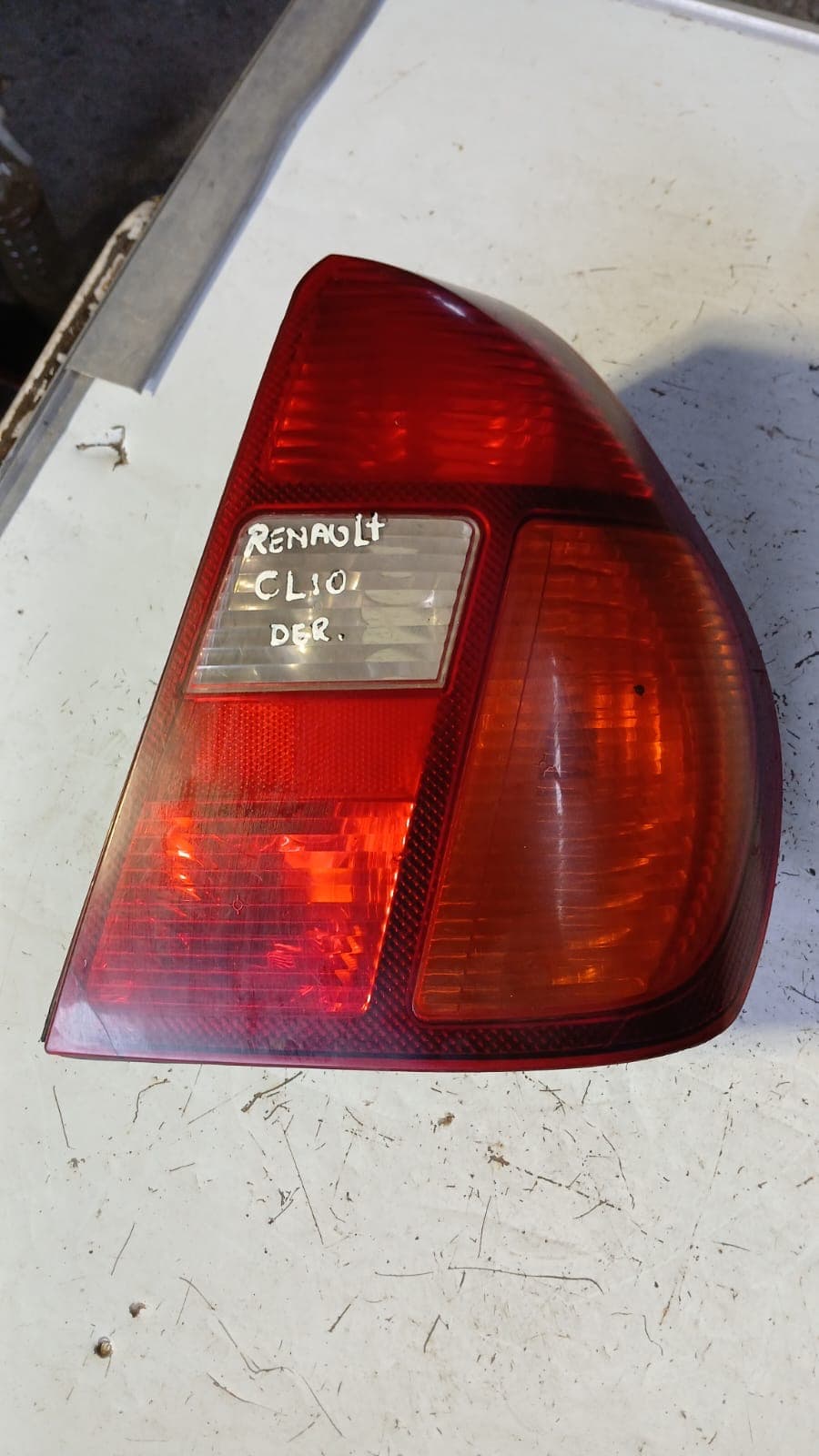 Foco trasero derecho Renault clio
