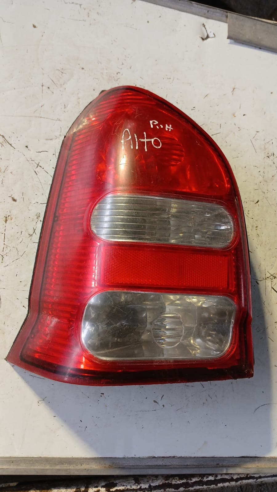 Foco trasero derecho suzuki alto