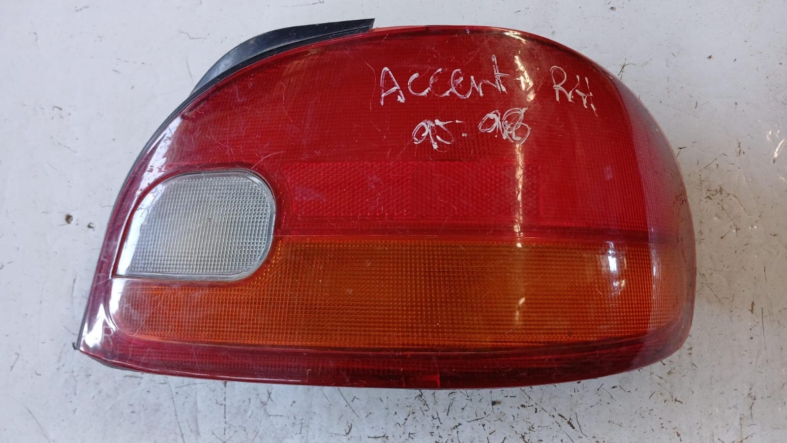 Foco trasero derecho hyundai accent
