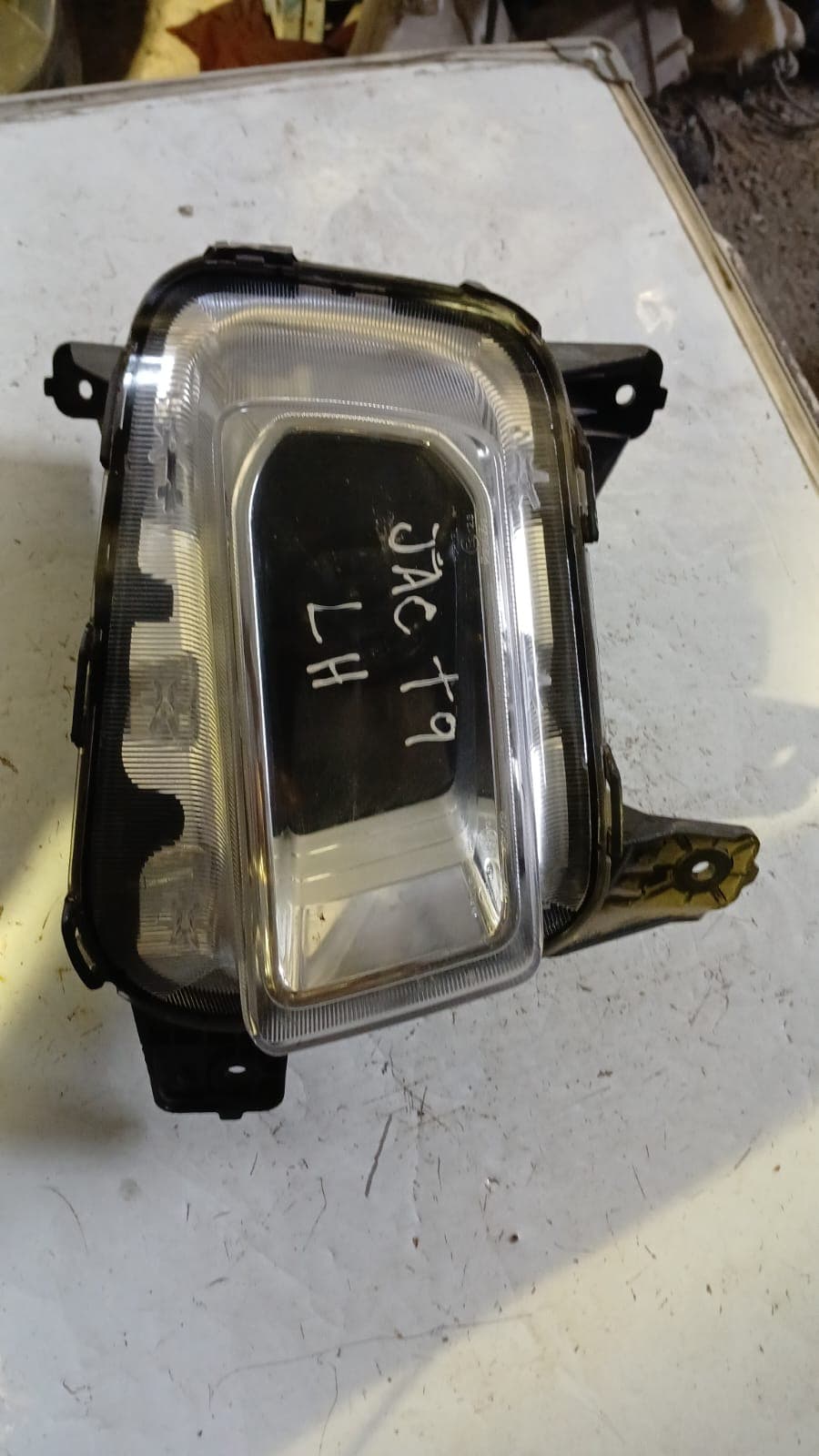 Neblinero izquierdo Jac t9