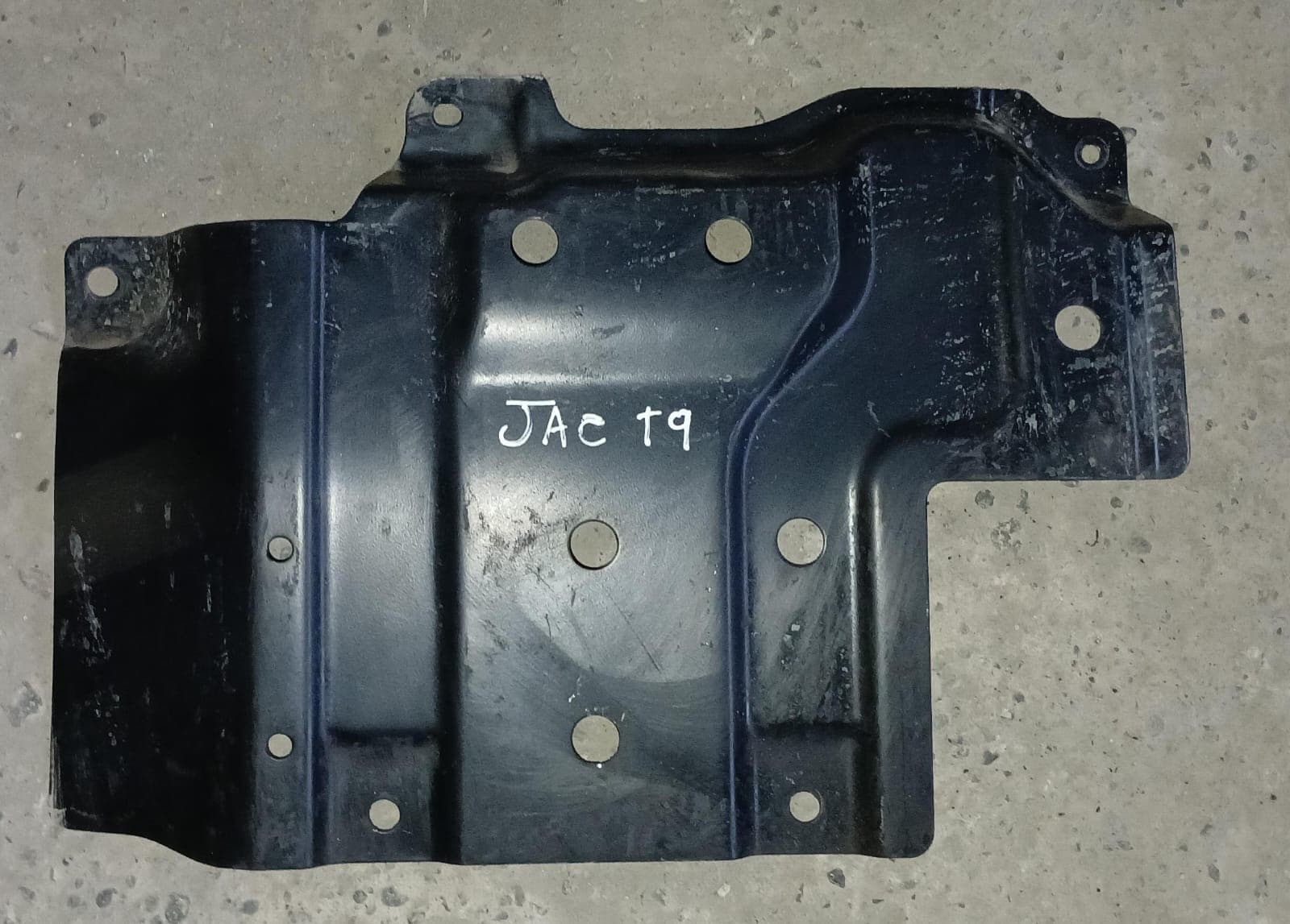 Cubre carter Jac T9