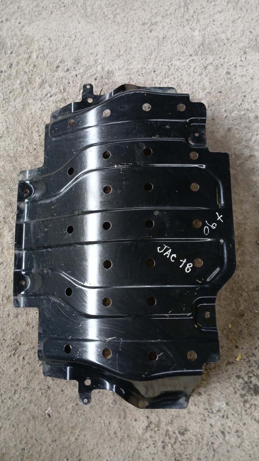 Cubre Cárter Jac T8