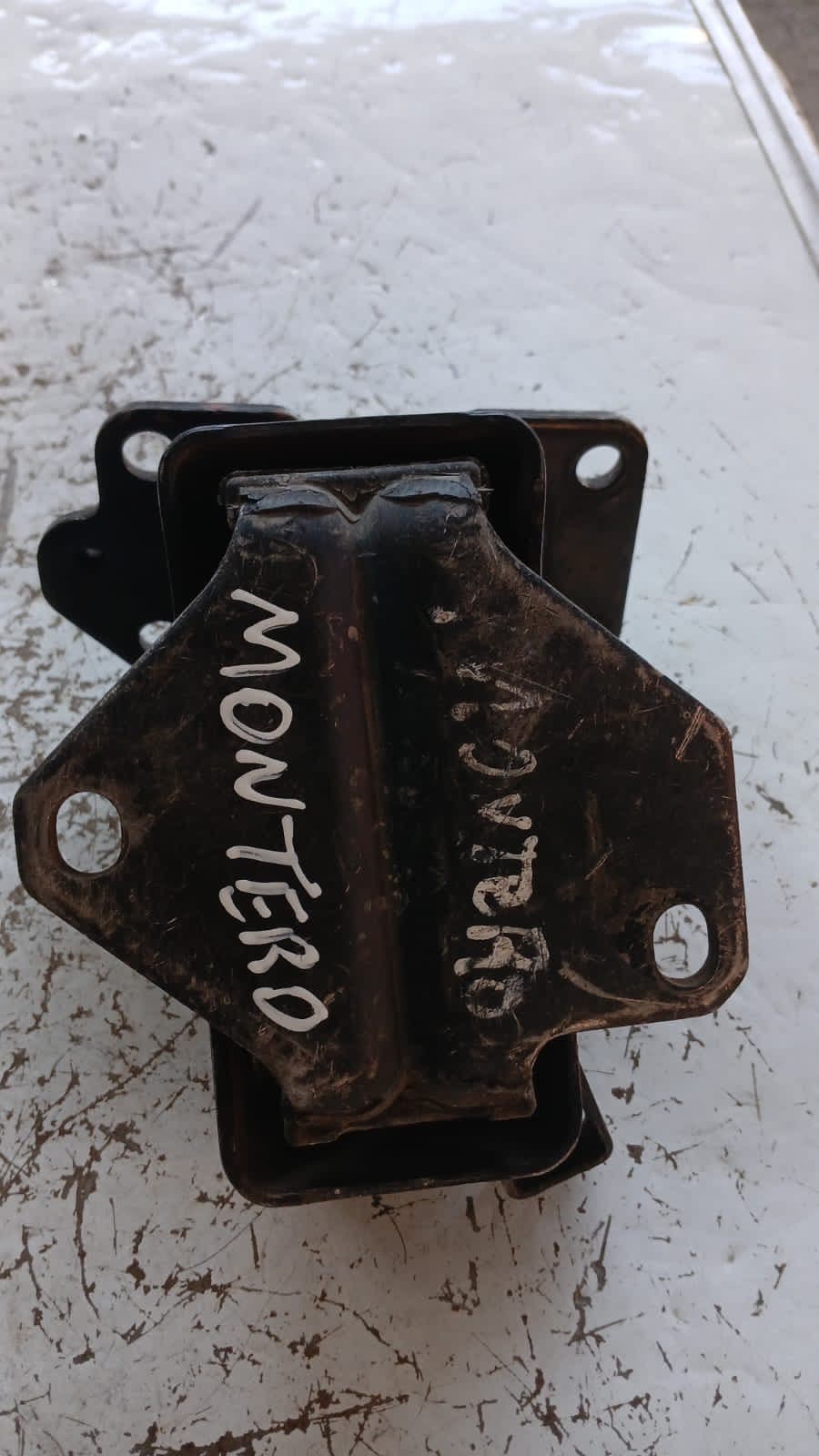 Soporte de Motor Mitsubishi Montero