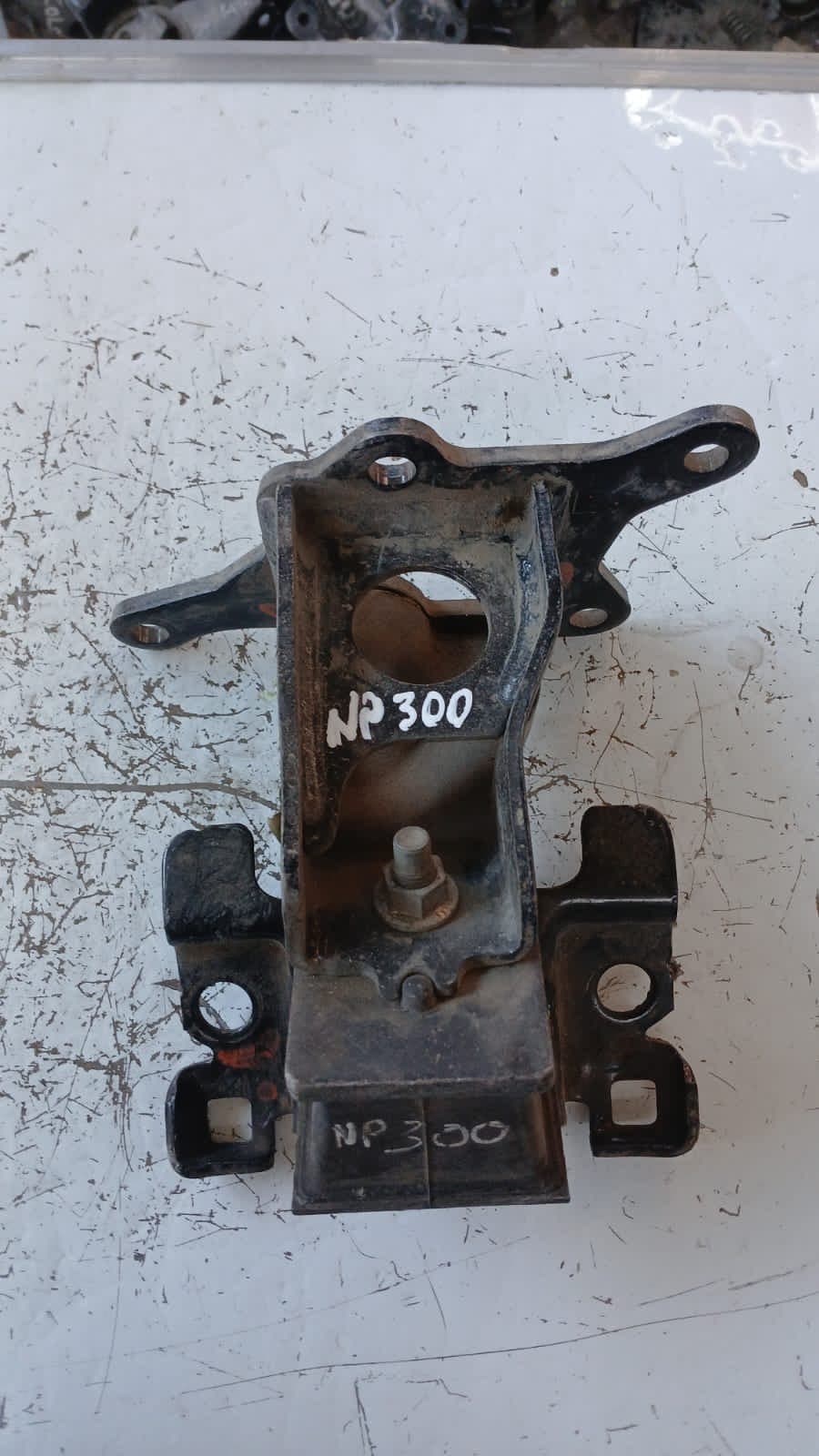 Soporte de Motor Nissan NP300