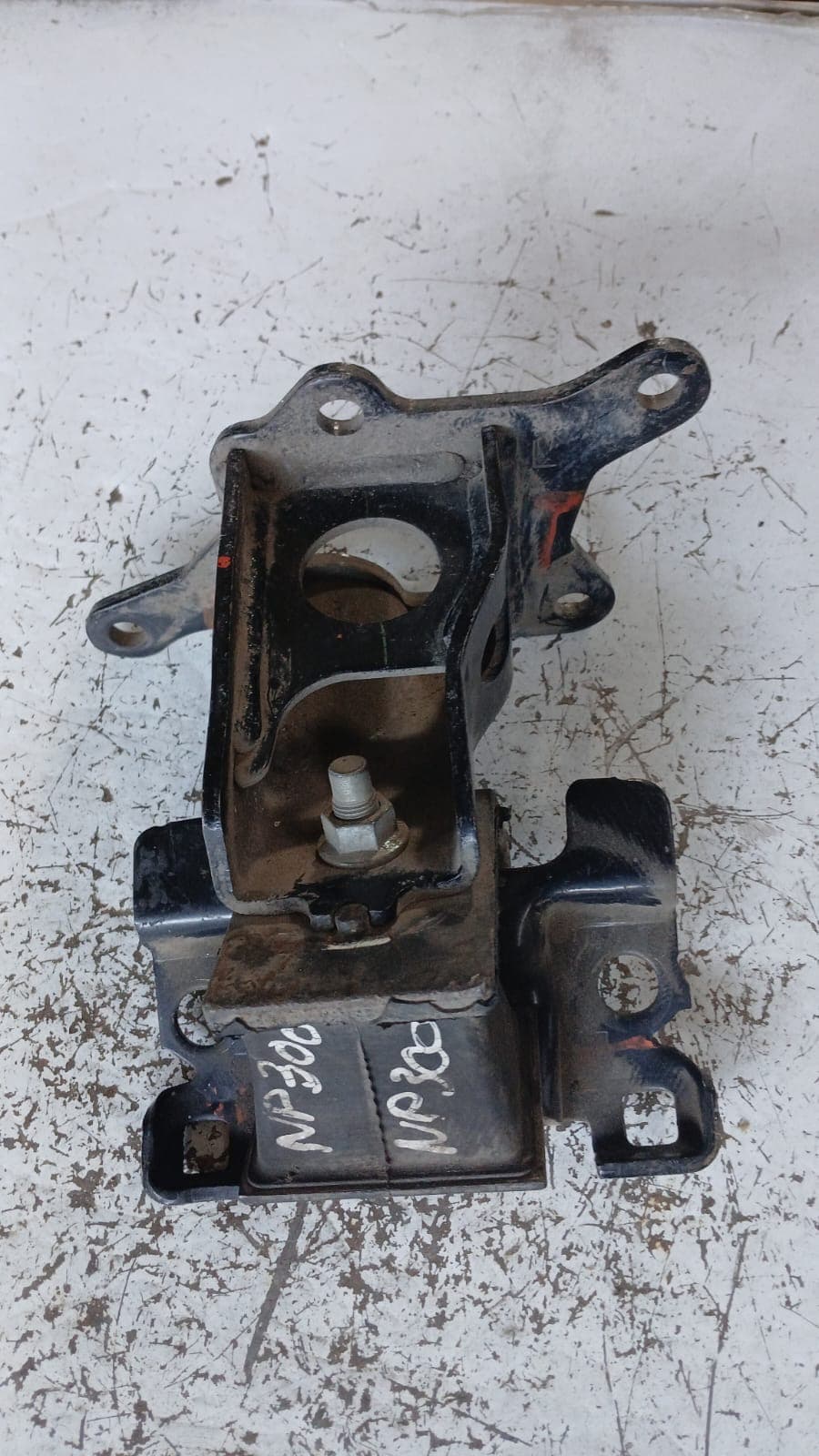 Soporte de Motor Nissan NP300