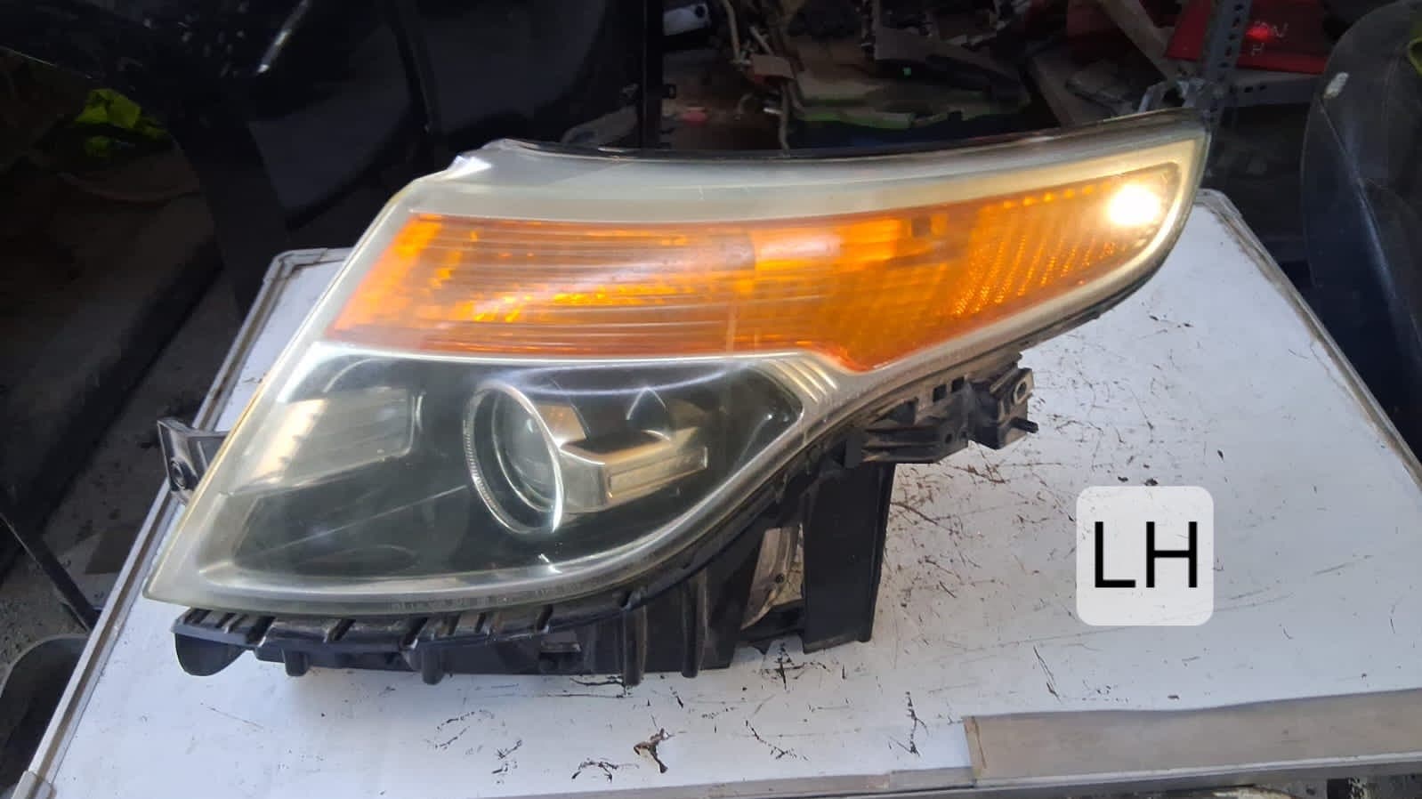 Foco Izquierdo Ford Explorer