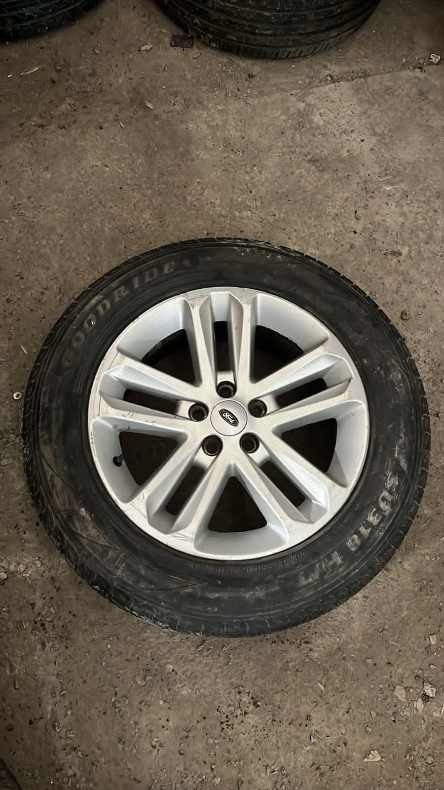 Llanta Ford Explorer 245/60R18