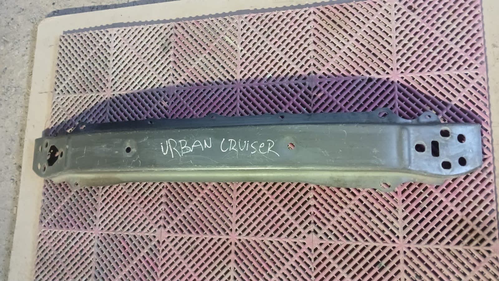 Refuerzo de Parachoque Toyota Urban Crusier