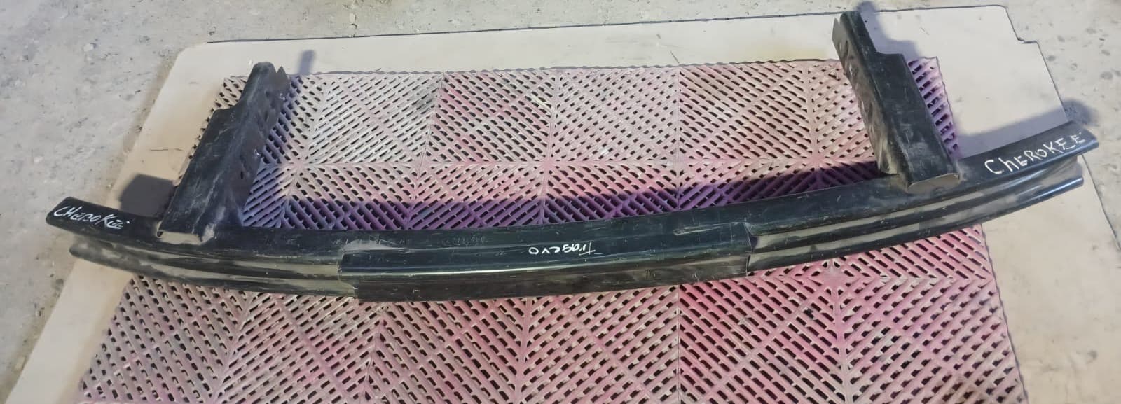 Refuerzo de Parachoque Trasero Jeep Cherokee