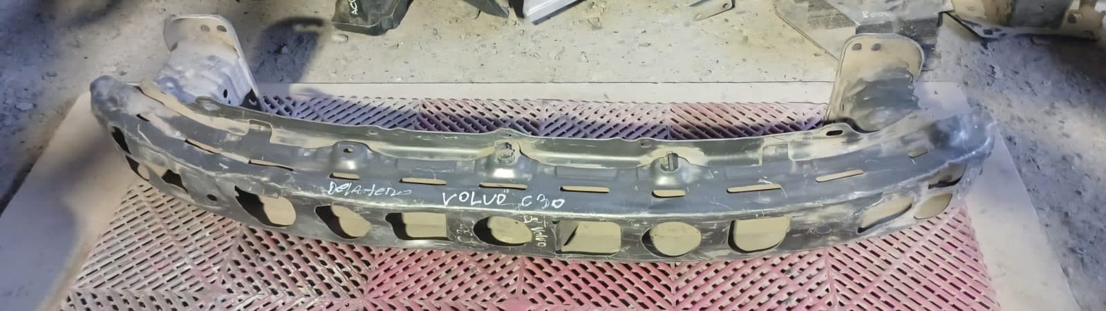 Refuerzo de Parachoque Volvo C30