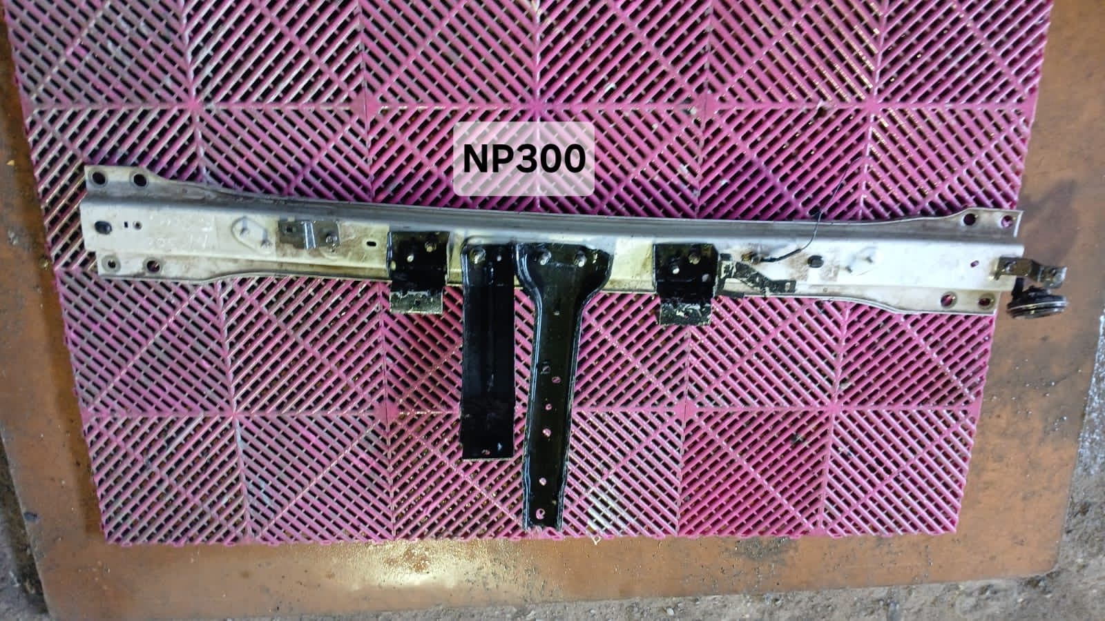 Frontal Nissan NP300