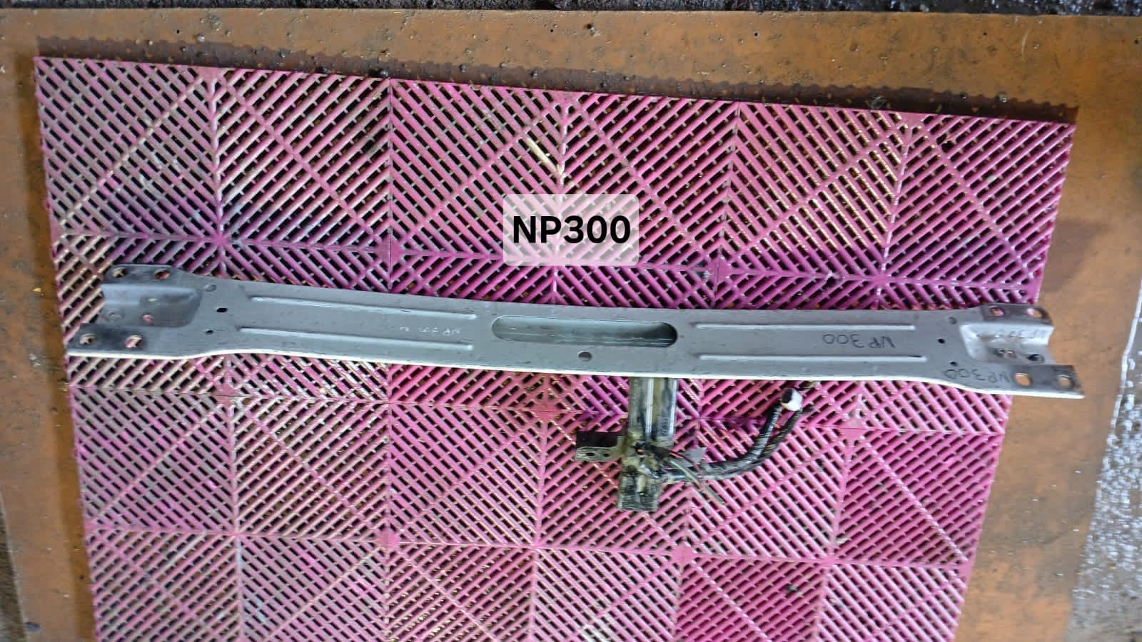 Frontal Nissan NP300