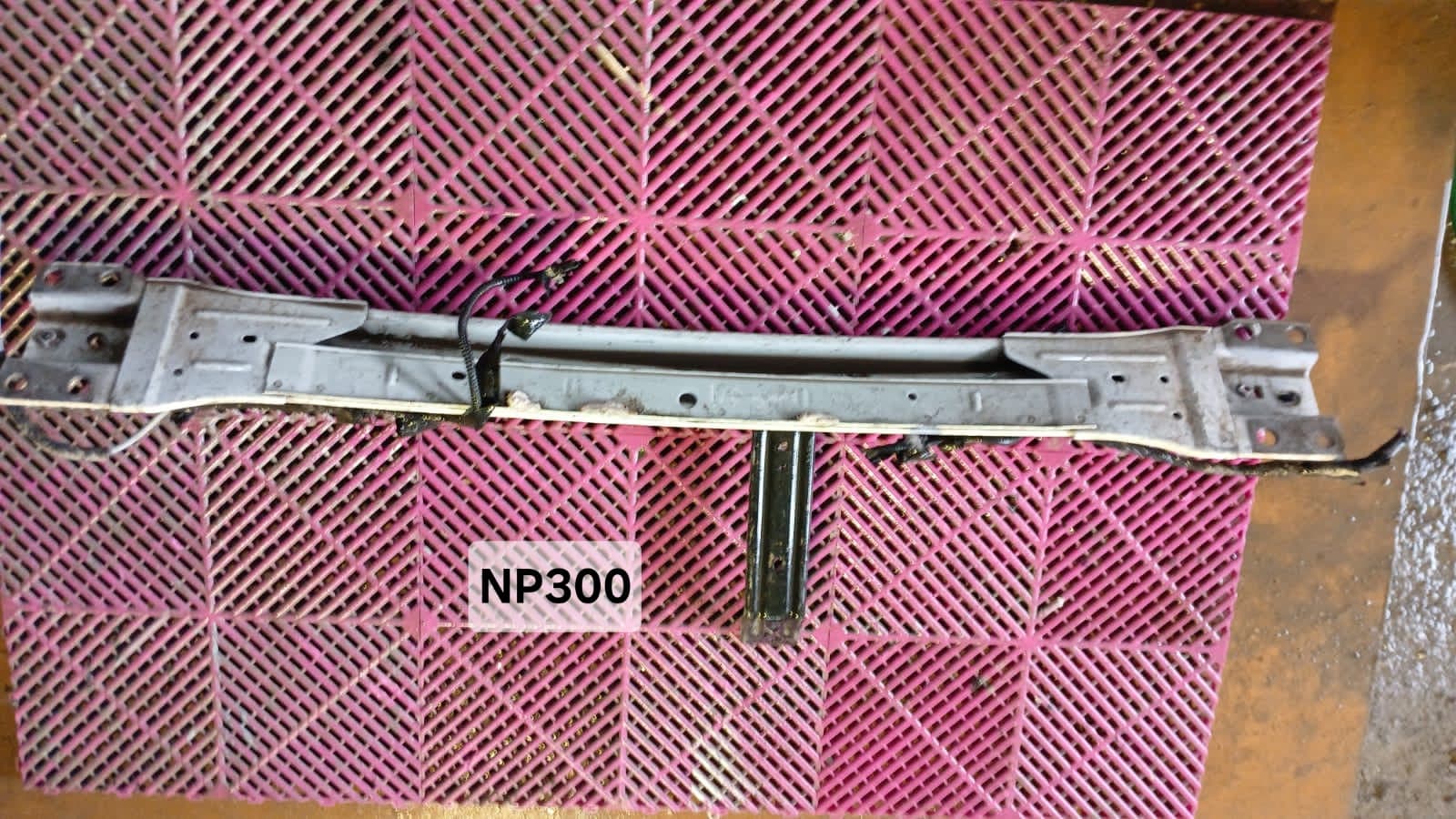 Frontal Nissan NP300