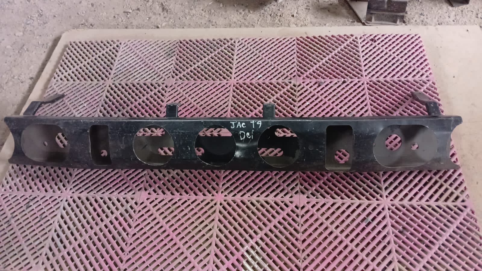 Refuerzo de Parachoque Delantero Jac T9
