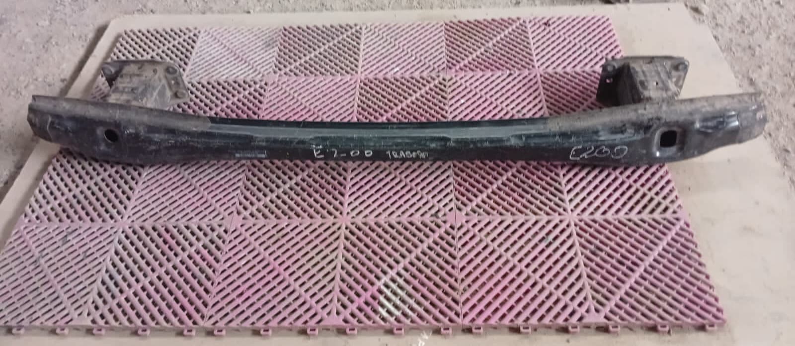Refuerzo de Parachoque Trasero Mercedes Benz E200