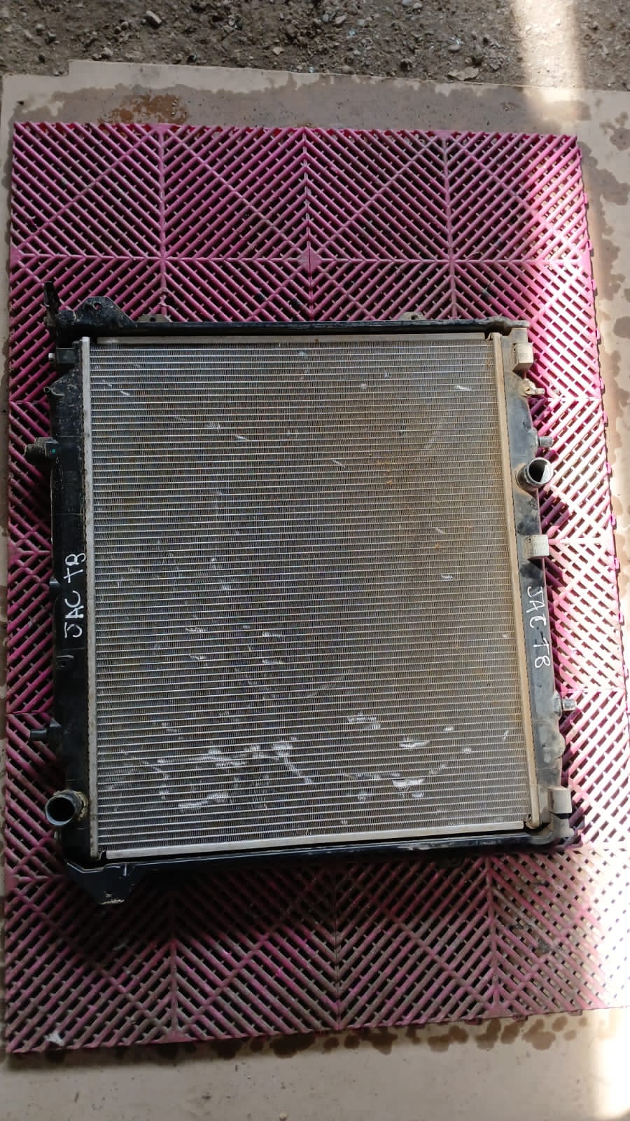Radiador de Agua Jac T8