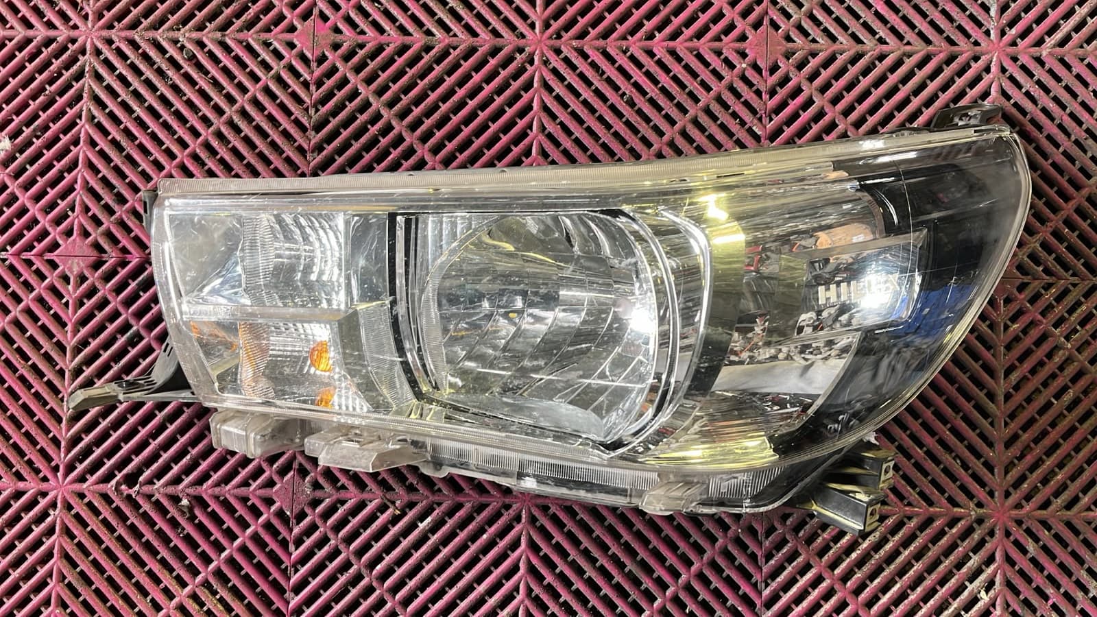 Optico Derecho Toyota Hilux 2018-2025
