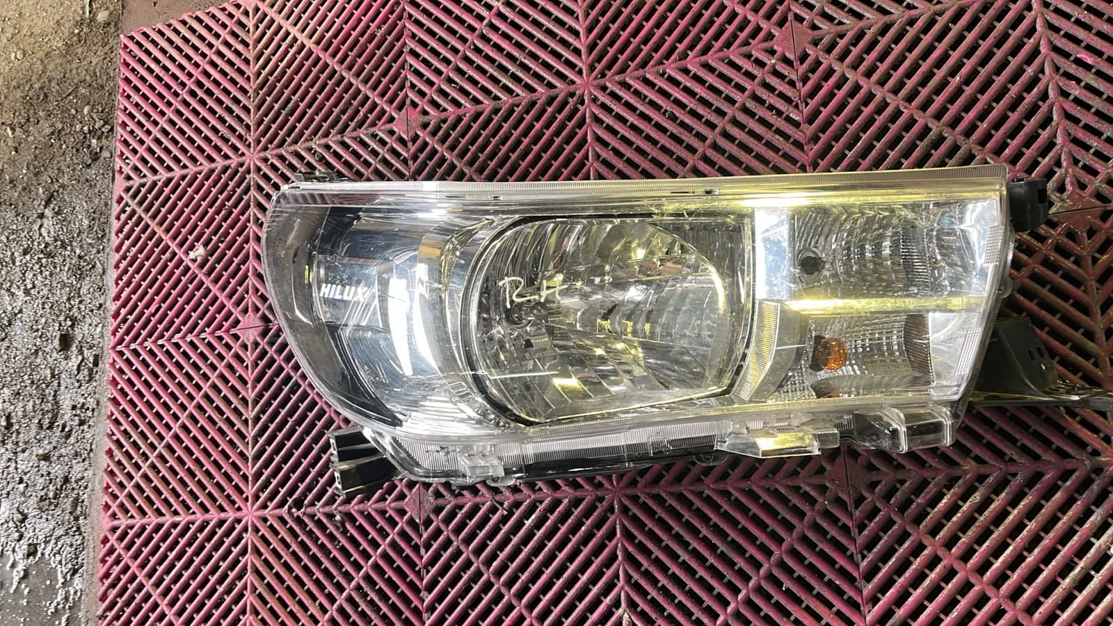 Optico Derecho Toyota Hilux 2018-2025