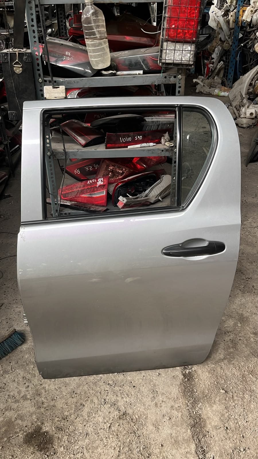 Puerta Trasera Izquierda Toyota Hilux 2018-2025