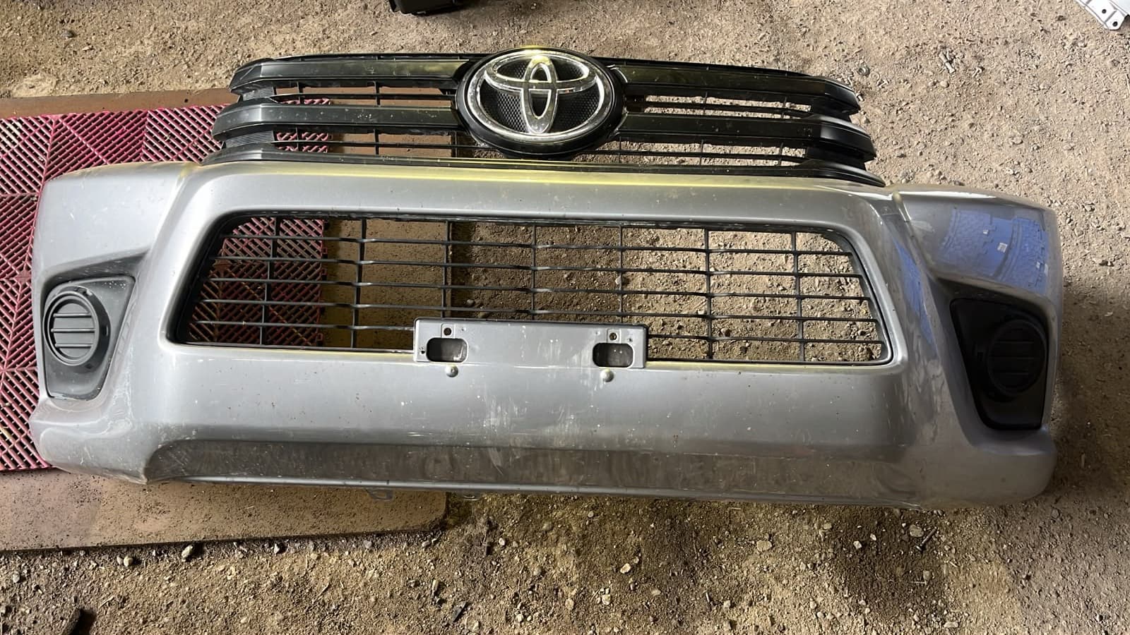 Parachoque Delantero Toyota Hilux 2018-2025