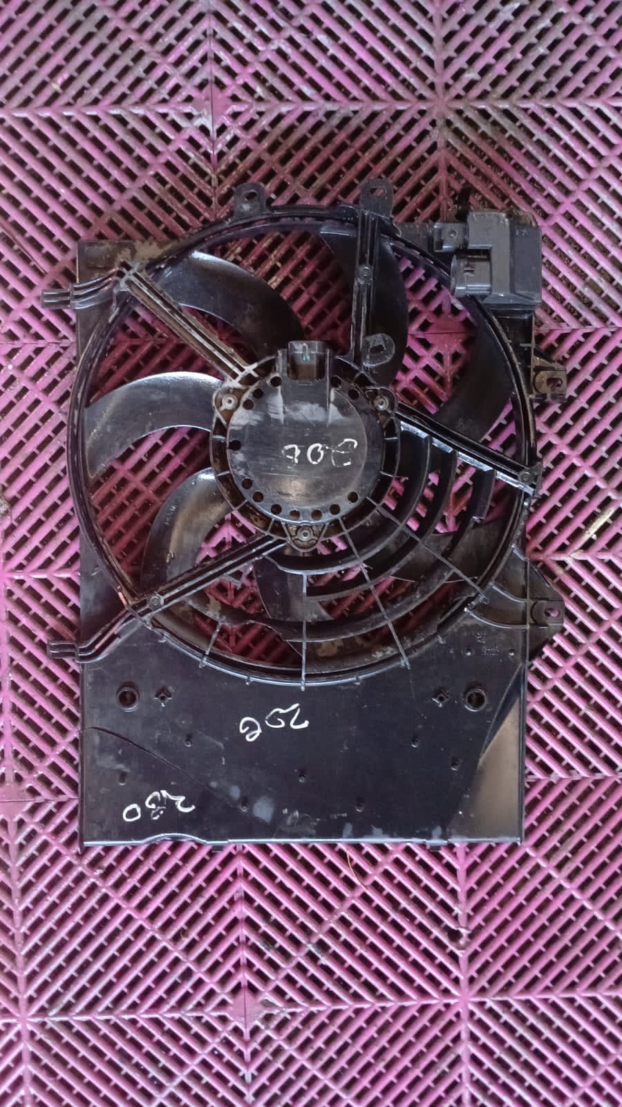 Electroventilador Peugeot 208